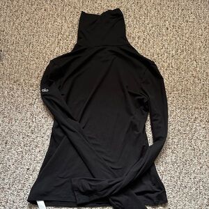 ALO Yoga Women's alosoft turtle neck black size medium